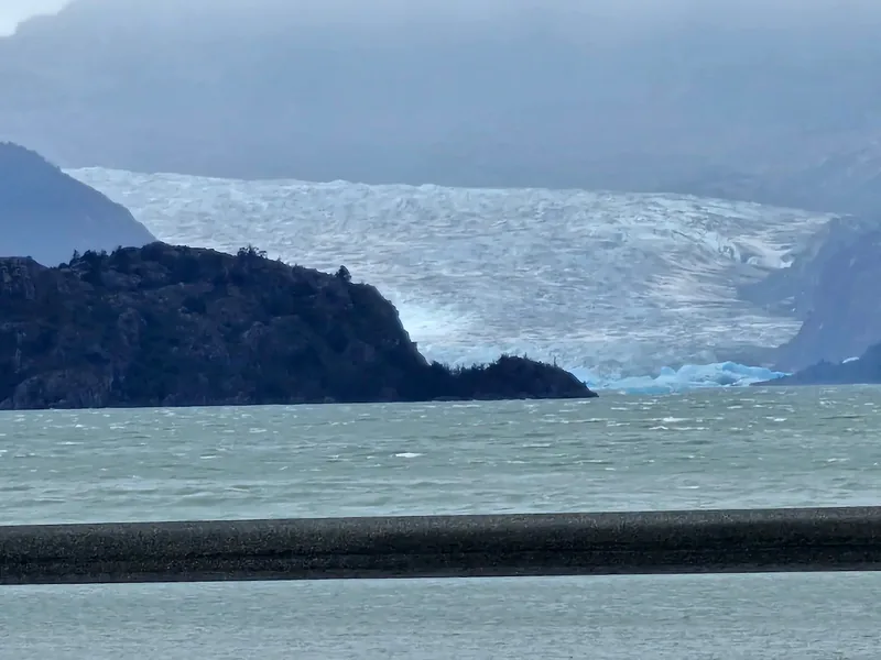 Geleira e lago em Torres del Paine.